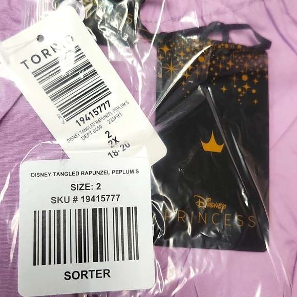 ❤️NWT VINTAGE TORRID TANGLED RAPUNZEL DISNEY PRINCESS BLOUSE PLUS SIZE SHIRT TOP - Picture 7 of 14
